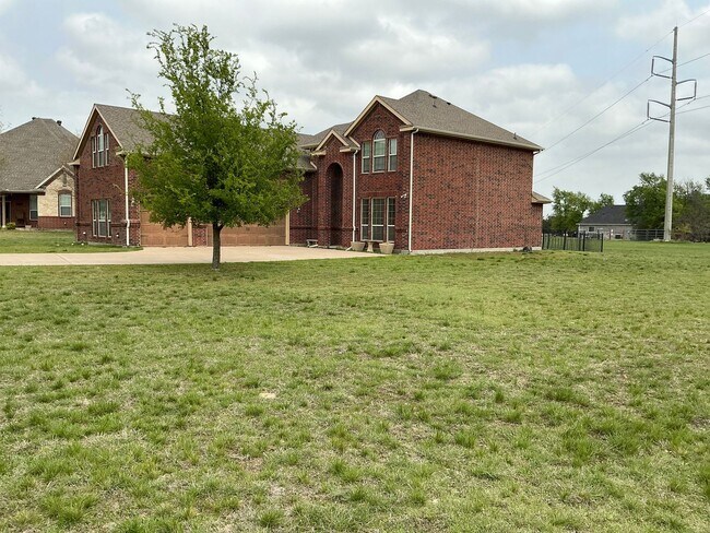 Building Photo - 5 Bedroom, 4 bath  Home with Game room in WALKING DISTANCE TO THE MARINA