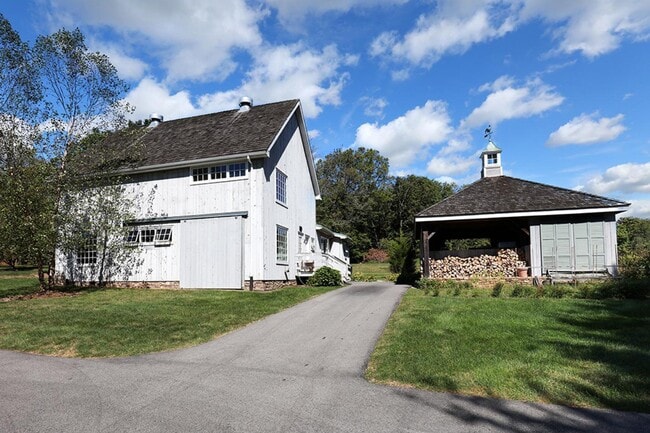 Building Photo - 375 Pineville Rd