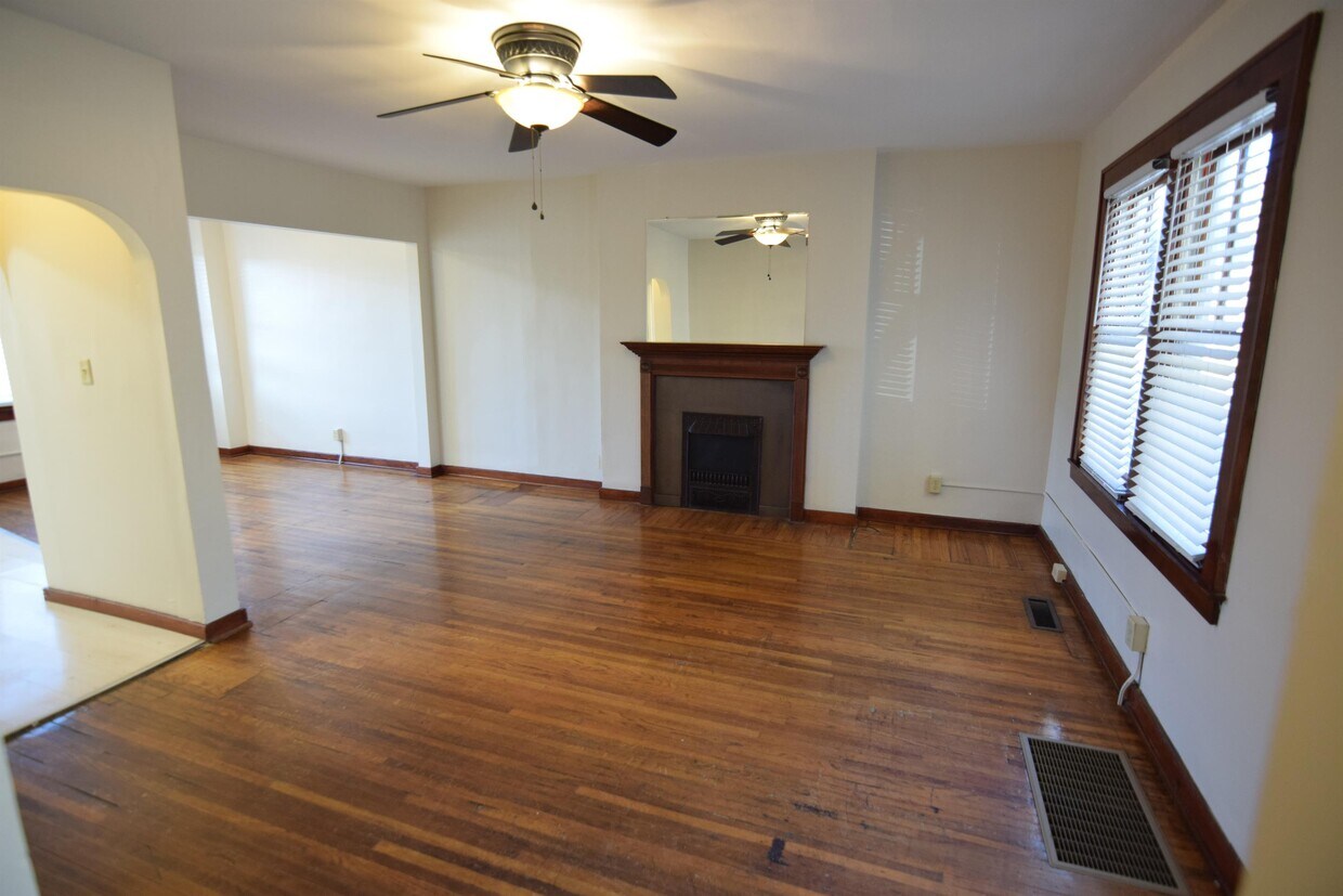 Primary Photo - 167 E Lincoln St