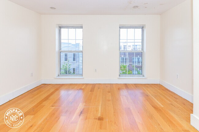 Foto del edificio - 242 Troutman St