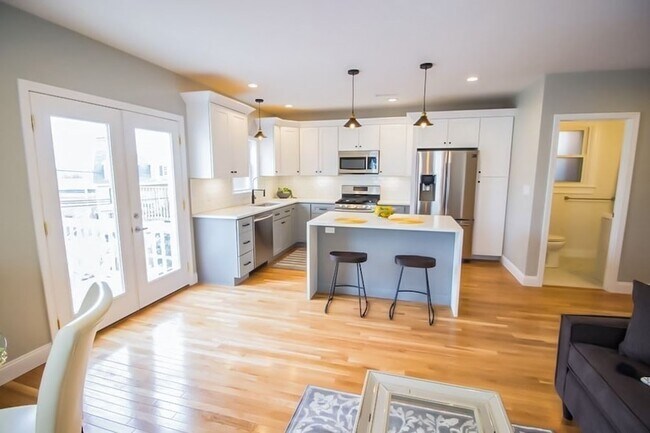 Foto del edificio - 729 Saratoga St