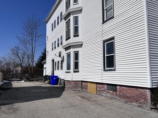 Building Photo - 236 Jewett St