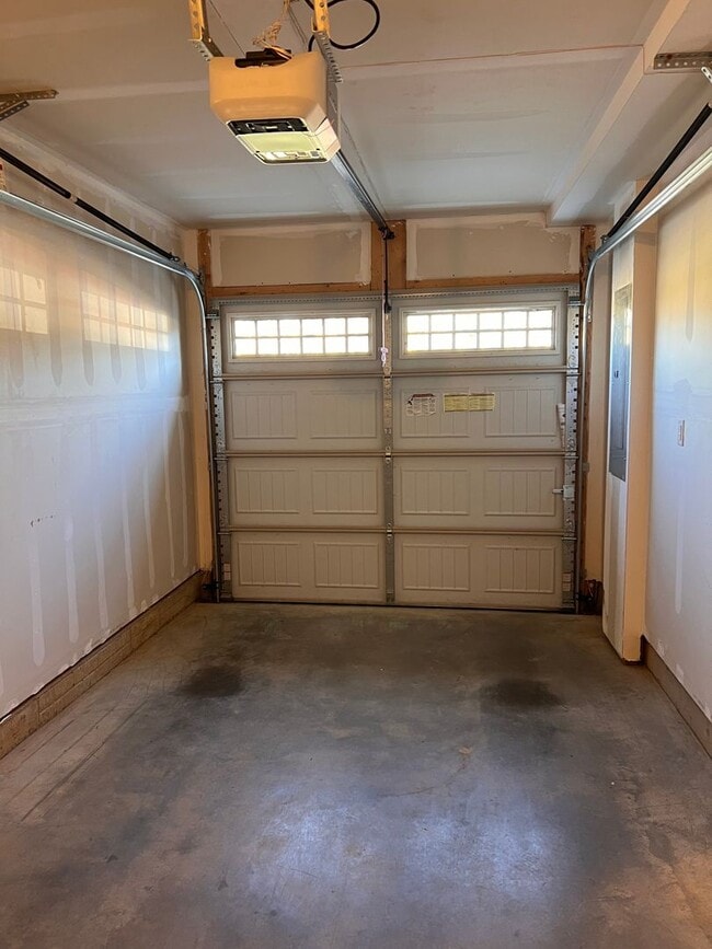 Foto del edificio - 818 Oval Park Ln