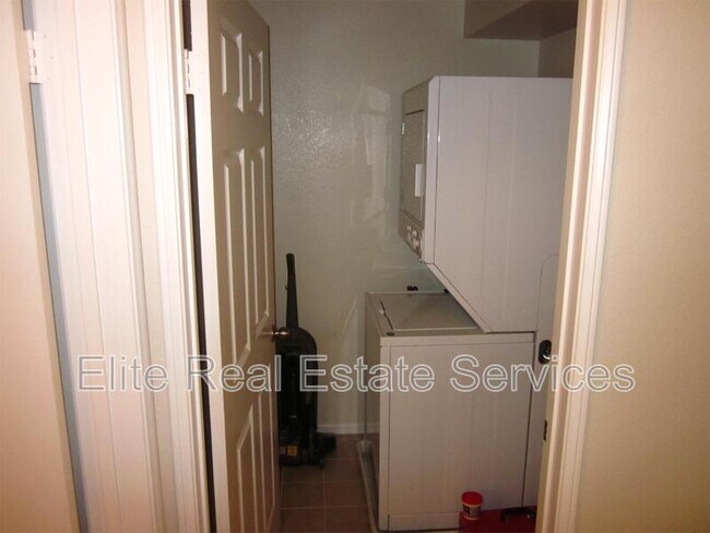 Foto del edificio - 9728 Marilla Dr