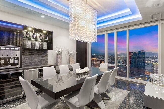 Building Photo - 3750 S Las Vegas Blvd