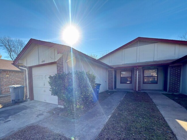 Foto del edificio - 8910-8910 Greenmound Ave