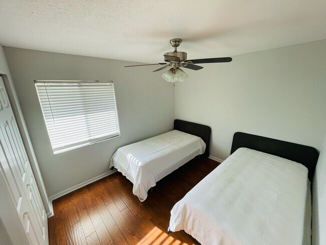 Foto del edificio - 4613 Bayshore Dr