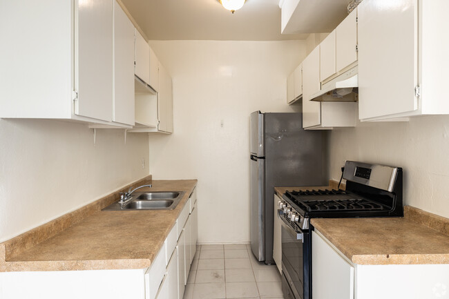 Kitchen - 1427 N Kingsley St