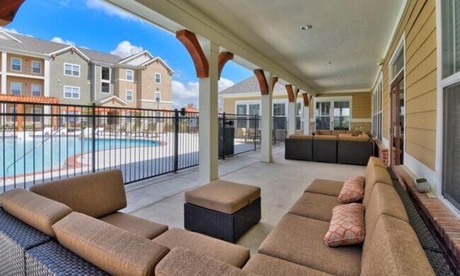 Foto del edificio - 7855 Kitty Hawk Rd