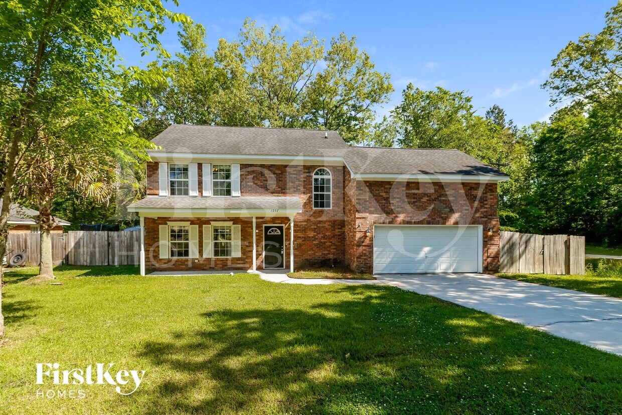 Foto principal - 1237 State Rd S-8-806