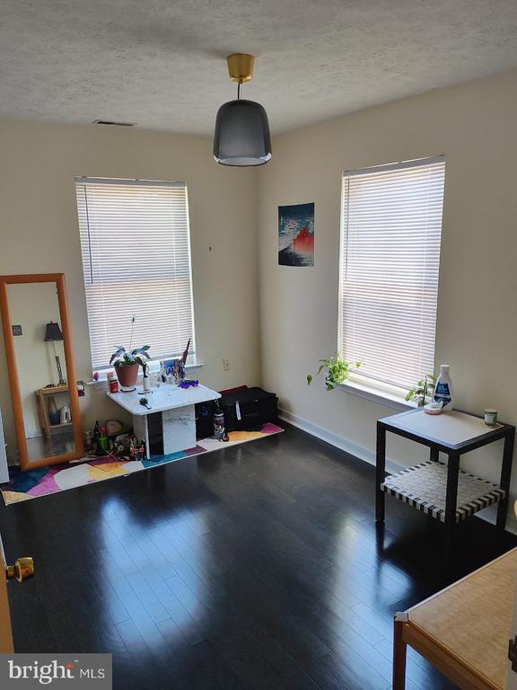 Building Photo - 7822 Renshaw Rd