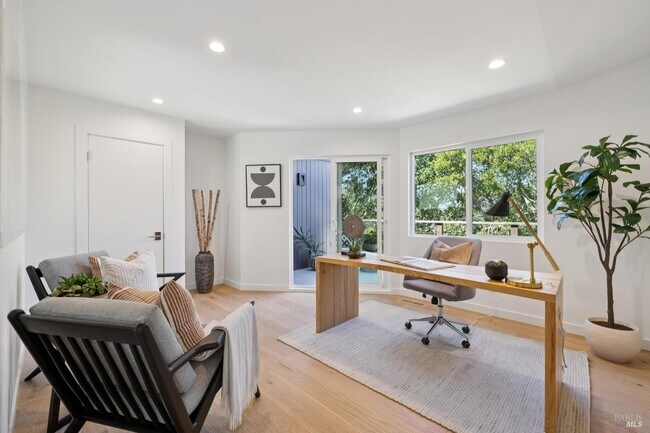 Building Photo - 453 Wellesley Ave