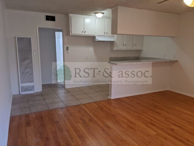 Building Photo - 1405 S Westmoreland Ave