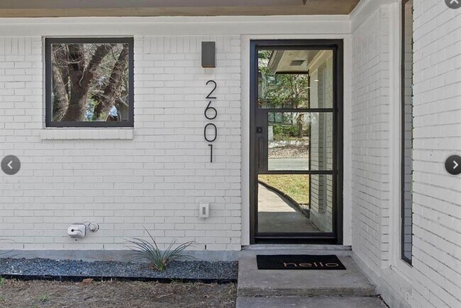 Building Photo - 2601 Carnarvon Ln
