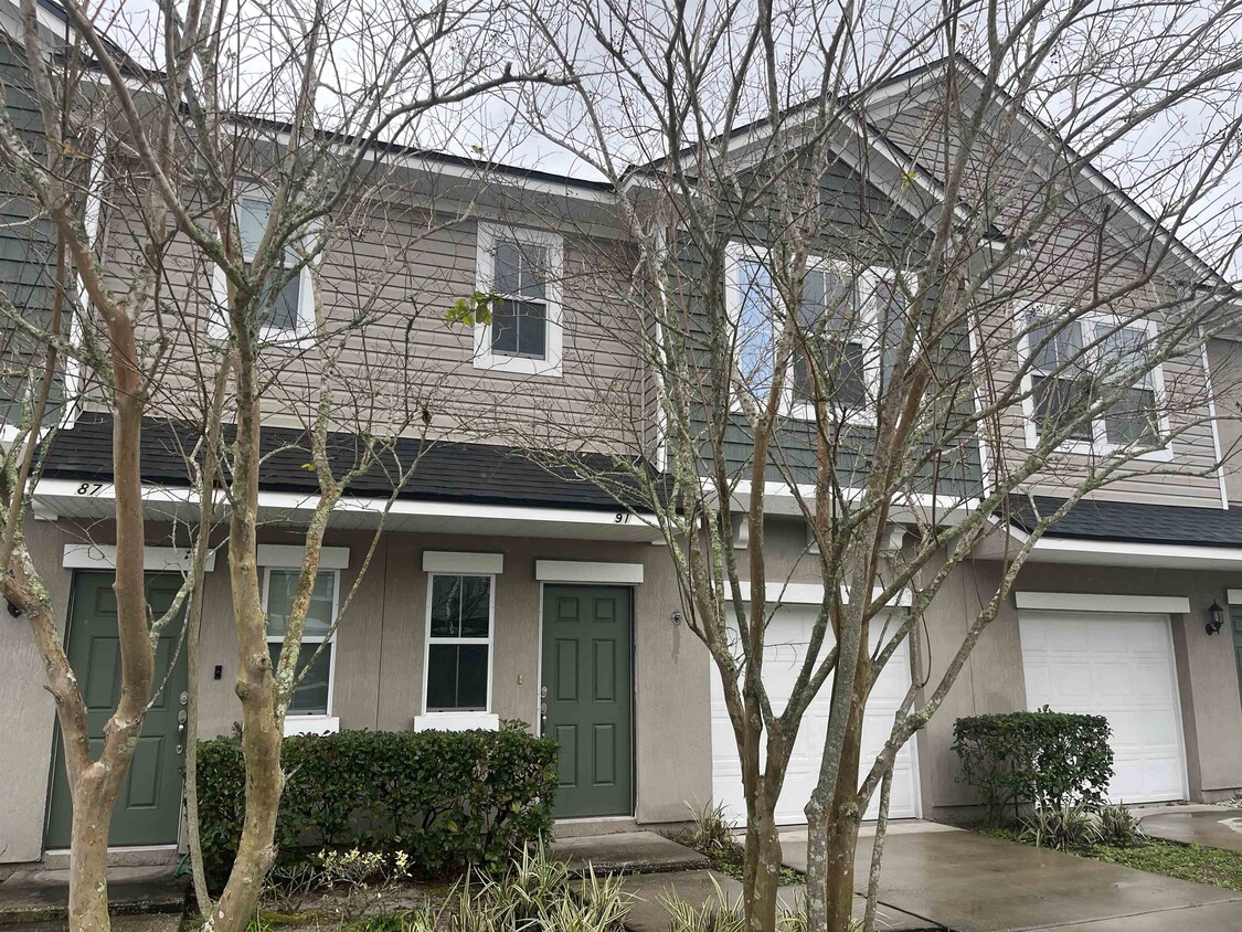 Primary Photo - 91 Moultrie Village Ln