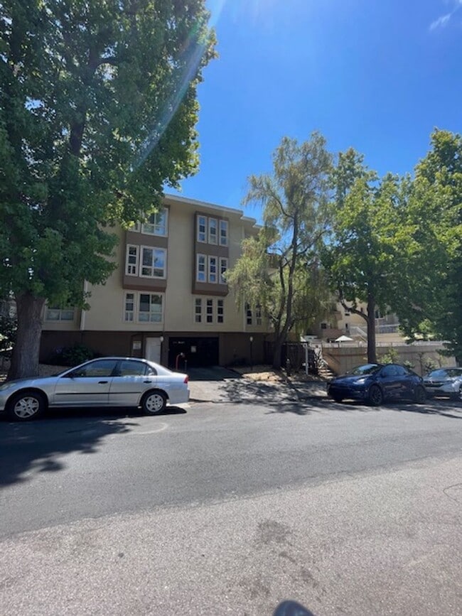 Building Photo - 0590