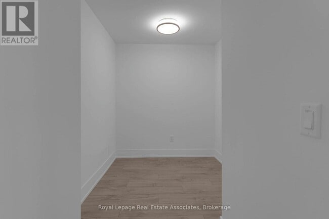 Building Photo - 259 The Kingsway