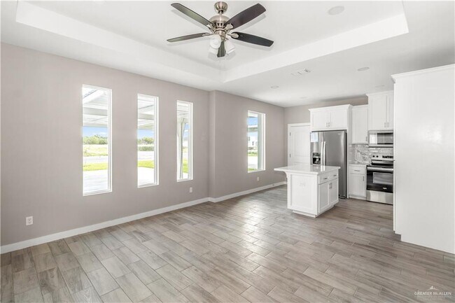 Foto del edificio - 13 Stark Rd