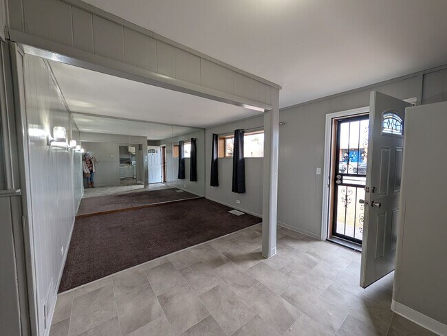 Building Photo - 1649 Florence St