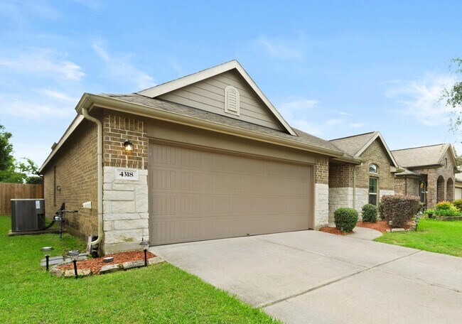 Building Photo - 4318 Plumeria Ave