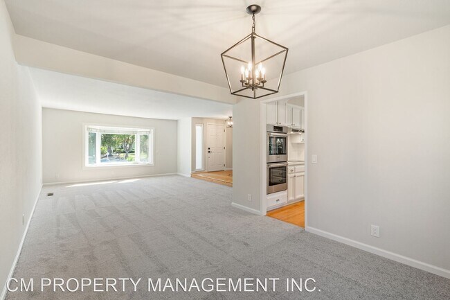 Building Photo - 5 br, 3 bath House - 15345 La Mar Drive