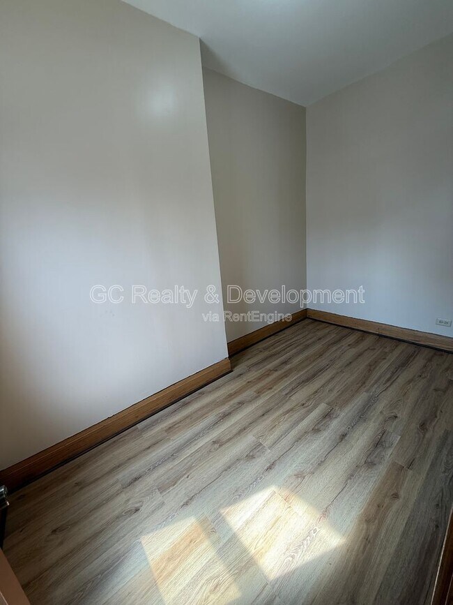 Foto del edificio - 2550 W Washington Blvd