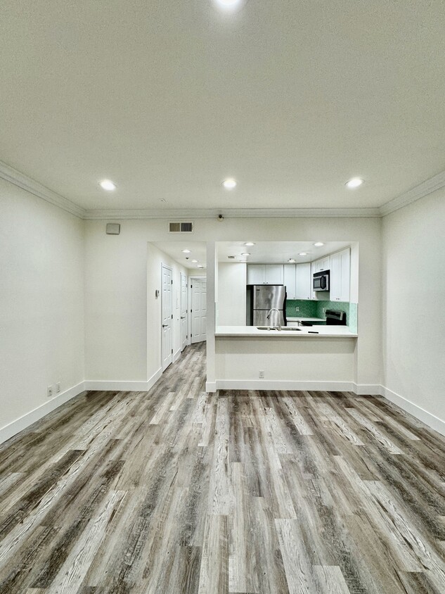 Primary Photo - 730 W 4th St