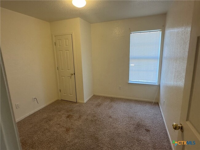 Building Photo - 3900 Hitchrock Dr