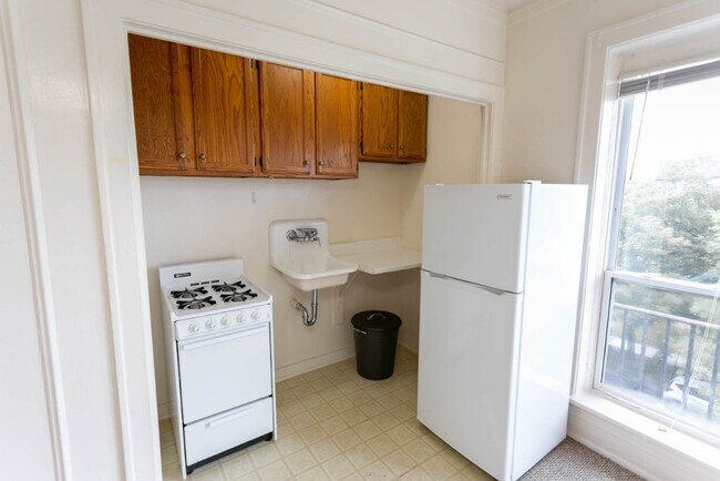 Building Photo - 4901 N Christiana - Studio/1bd