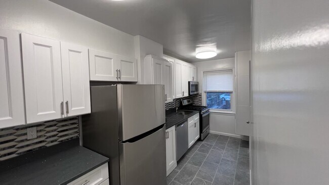 Building Photo - 10524 63rd Dr