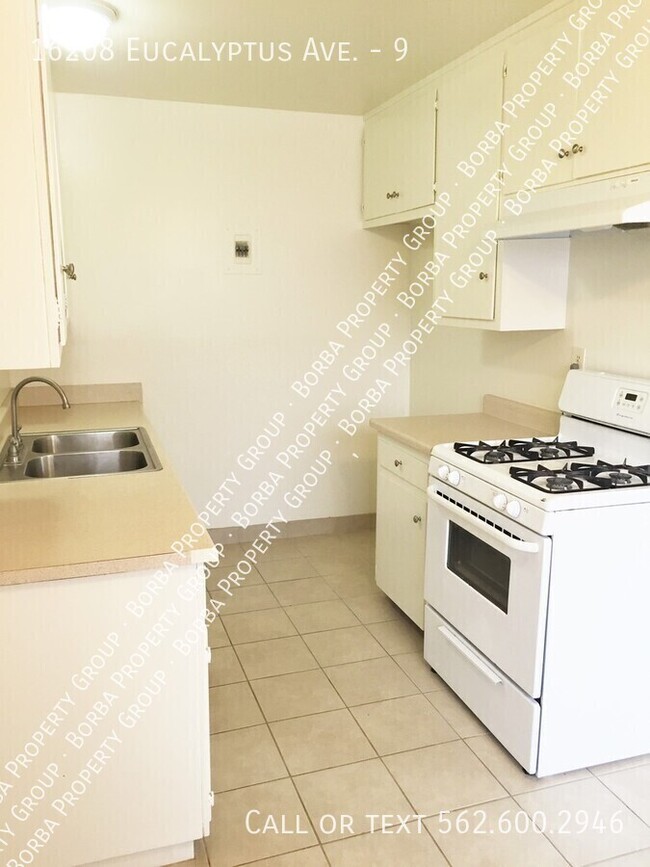 Foto del edificio - 16208 Eucalyptus Ave