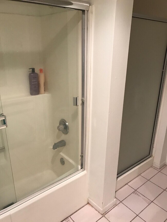 Foto del edificio - 1607 Glendon Ave