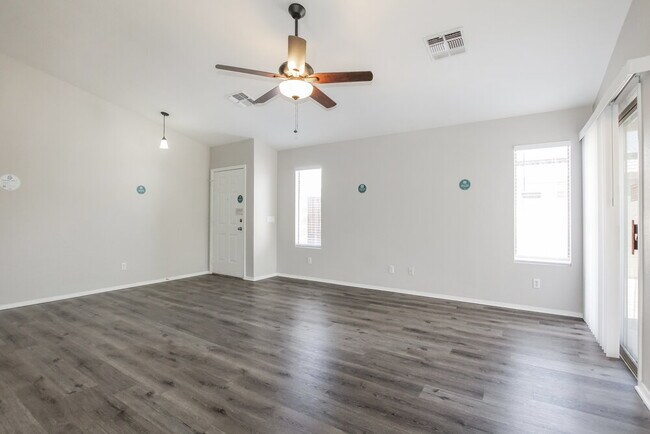 Foto del edificio - 16737 N 114th Dr