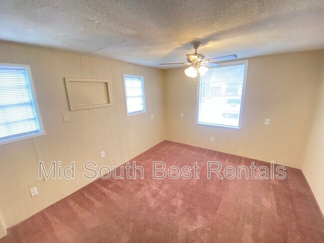 Foto del edificio - 4947 Teal Ave