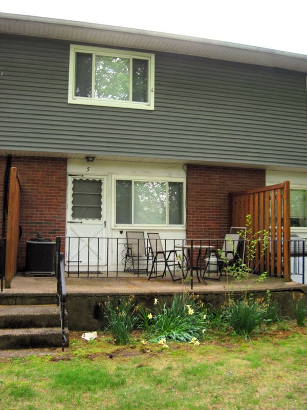 Building Photo - 11 Camelot Dr