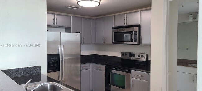 Foto del edificio - 1861 NW S River Dr