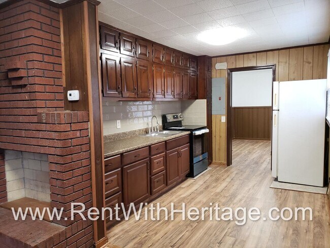 Foto del edificio - GRANDPA'S BUNGELOW/ CHARMING RANCH HOME/ TOTALLY RENOVATED/ PRIVATE YARD