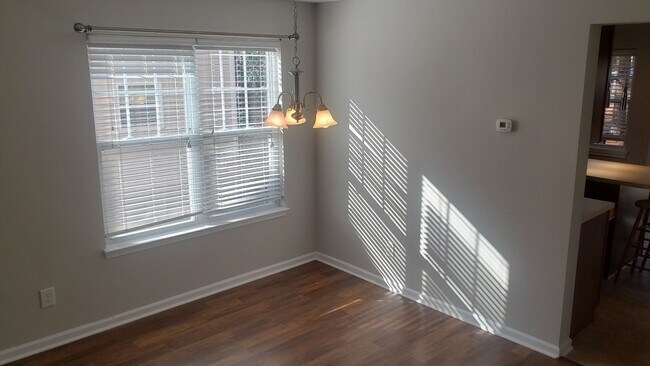 Foto del edificio - Wonderful 2br/2.5ba townhome near downtown...