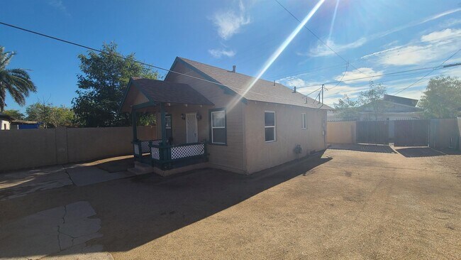 Photo - 1223 E Roosevelt St House