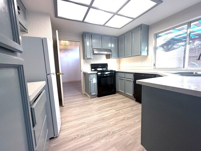 Foto del edificio - Beautiful 2 Story 4 Bedroom 2.5 Bath Home ...
