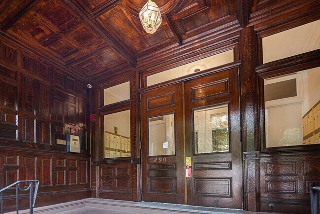 Foto del edificio - 290 Commonwealth Ave