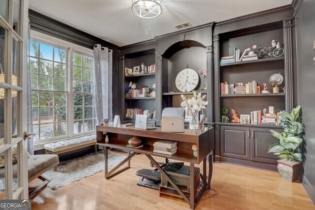 Foto del edificio - 6355 Glen Oaks Ln NE