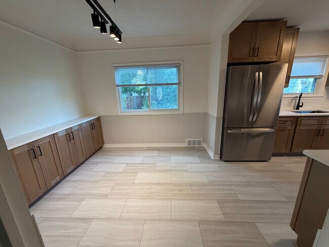 Foto del edificio - 4904 E 53rd St