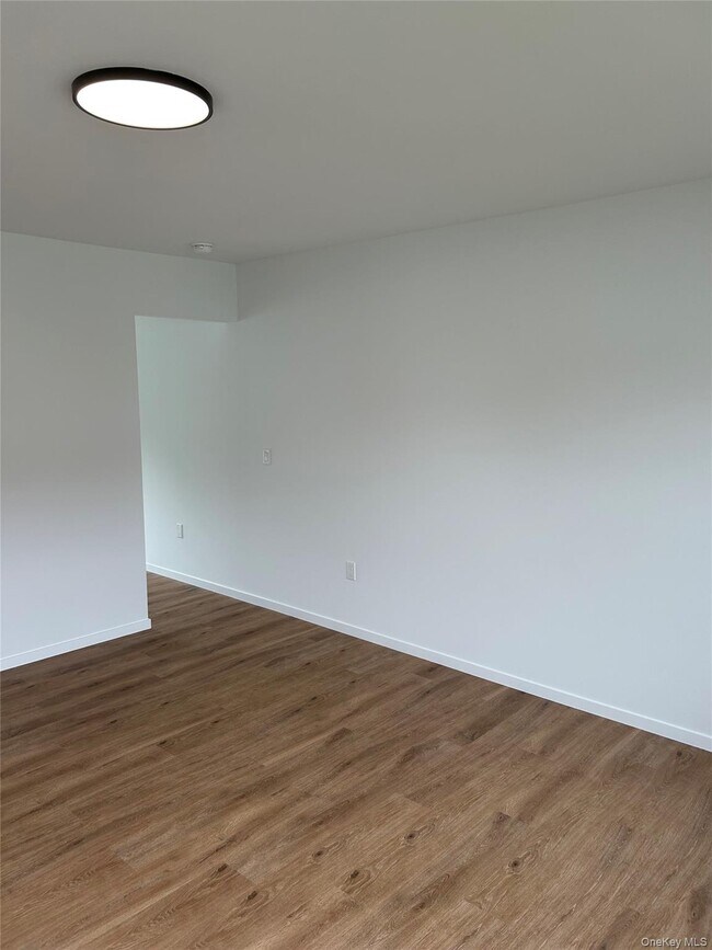 Foto del edificio - 325 Montauk Hwy