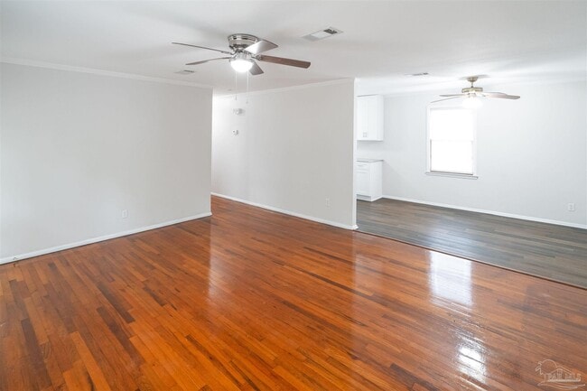 Building Photo - 118 Czar Ln
