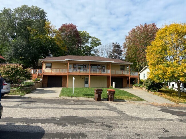 Building Photo - 221 17th Ave N