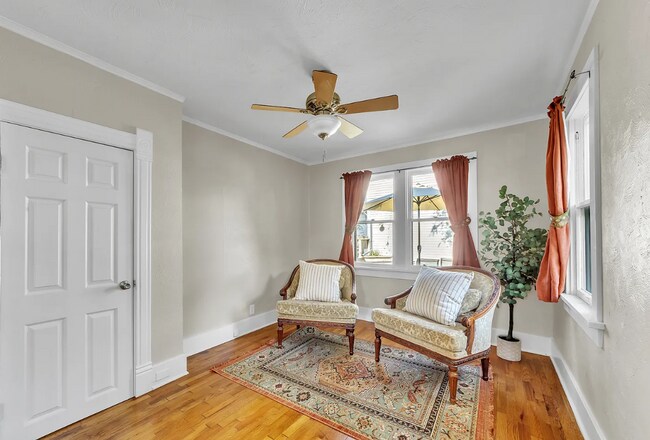 Foto del edificio - MOVE IN SPECIAL! Beautiful 5 Bedroom Home with Lots of Natural Light