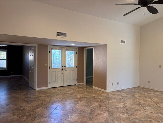 Foto del edificio - Welcome to this stunning 3-bedroom, 2-bath...