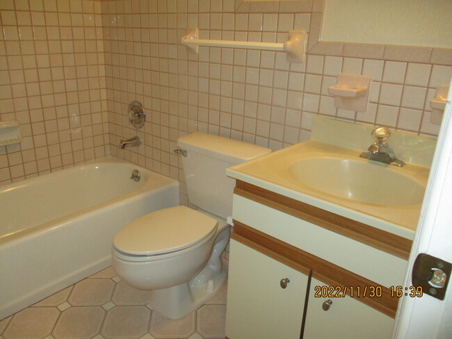 1 bathroom - 5316 Old Cheney Hwy