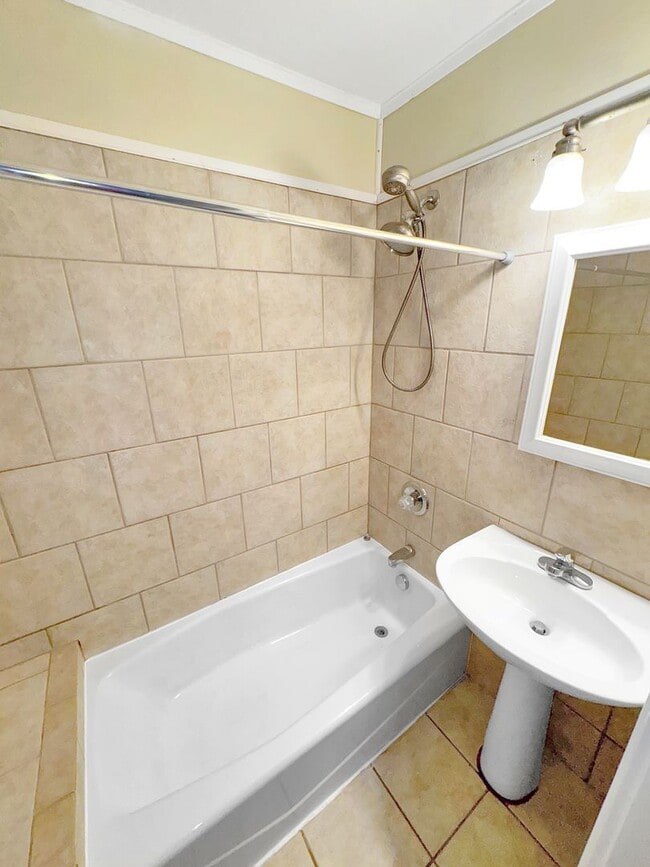 Building Photo - 6824 Hanna Lake Ave SE